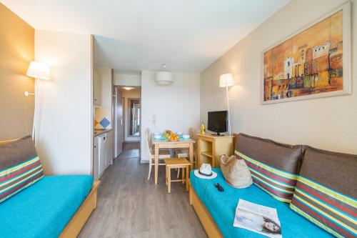 Résidence Pierre & Vacances Cannes Verrerie Room Type - Studio with Sleeping Alcove and Terrace or Balcony (5 People) - Sea View