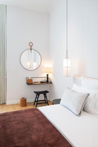 Double or Twin Room image 5