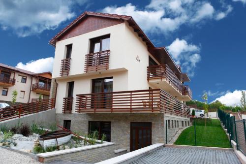Fürjes Villa Apartmanház - Hôtel - Balatonfüred