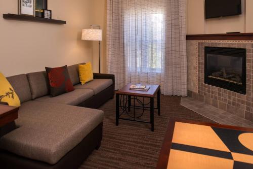 One-Bedroom King Suite with Sofa Bed and Fireplace