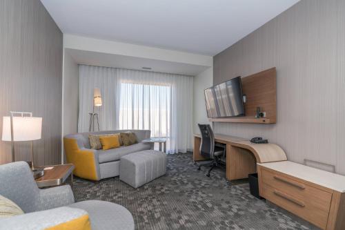 Suite, 1 King, Sofa bed