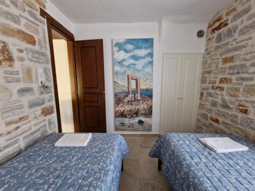 PYRGOS - Traditional house at Kaloxilos, Naxos in Chalkio