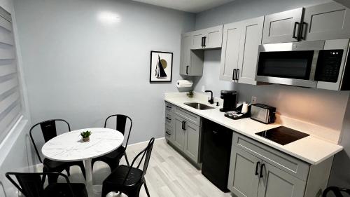 Oceano Suites Daytona Beach Room Type - Deluxe King Suite