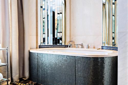 Prince de Galles a Luxury Collection hotel Paris - image 8