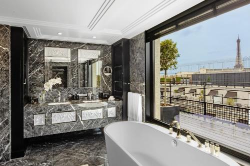 Prince de Galles, a Luxury Collection hotel, Paris