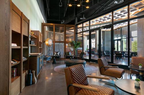 W Nashville - image 12