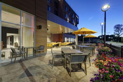 Courtyard by Marriott Iowa City University Heights