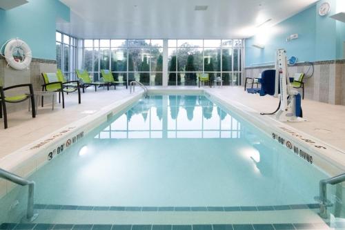 SpringHill Suites by Marriott Kenosha - 수영장