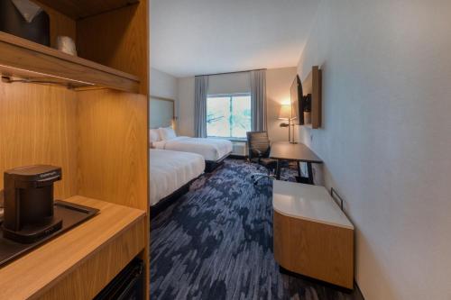 Fairfield Inn & Suites by Marriott Charlotte Belmont - image 2
