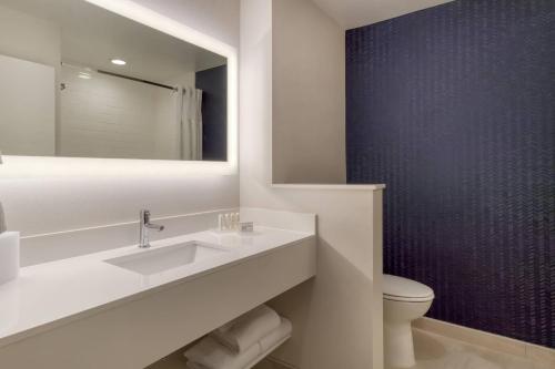 Fairfield Inn & Suites by Marriott Charlotte Belmont - image 12