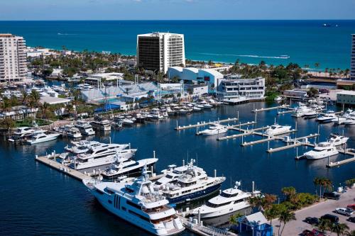 Courtyard by Marriott Fort Lauderdale Beach