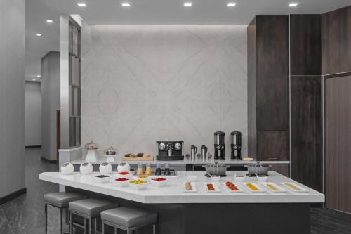 廚房, AC Hotel Charlotte Ballantyne in 派恩維爾區