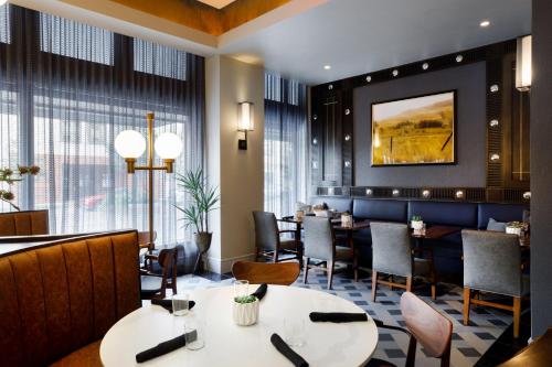 The Barfield, Autograph Collection