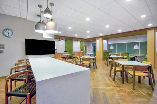 Fairfield by Marriott Inn & Suites Cincinnati North West Chester - image 8