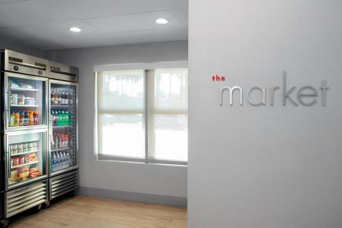 Courtyard by Marriott Miami Aventura Mall - image 12