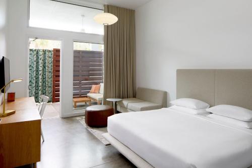 1 king bed, 1 sofa bed