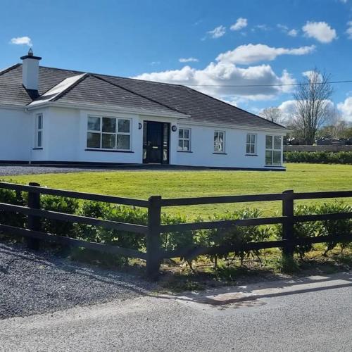 Superb 4 Bed / 3 Bath Bungalow in Mitchelstown