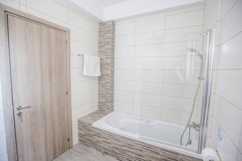 Five-Bedroom Villa image 6