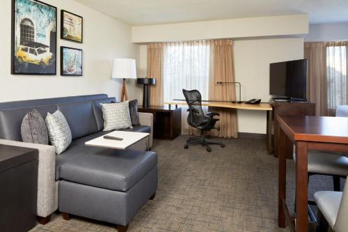 King Studio with Sofa Bed