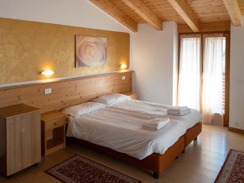 5 twin beds