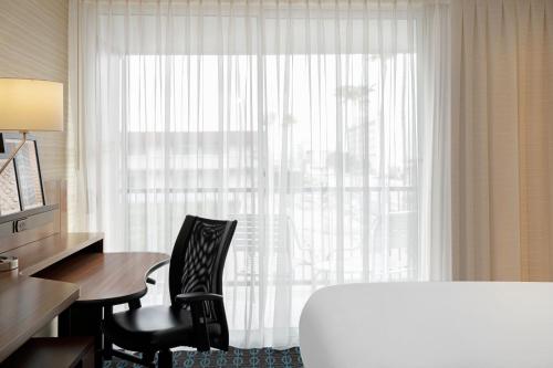 Fairfield Inn & Suites by Marriott Los Angeles LAX/El Segundo - image 6