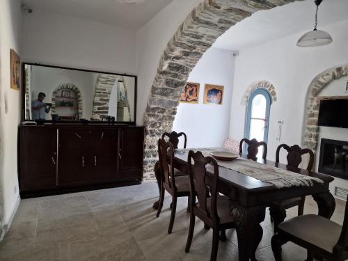 Iekārtas, PYRGOS - Traditional house at Kaloxilos, Naxos in Chalkio
