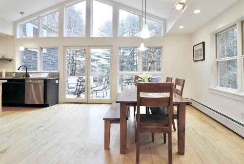 Woodland Hills Modern Cottage Minutes from Downtown Great Barrington