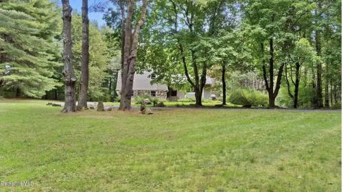 Woodland Hills Modern Cottage Minutes from Downtown Great Barrington