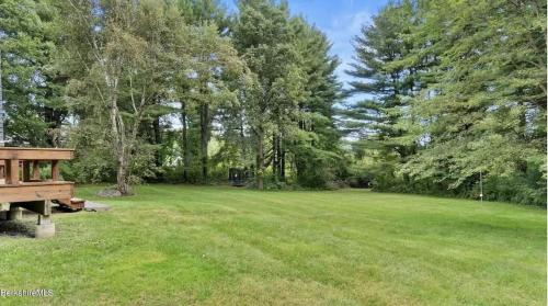 Woodland Hills Modern Cottage Minutes from Downtown Great Barrington