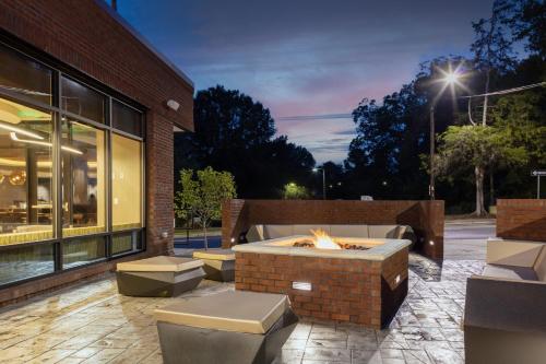 SpringHill Suites By Marriott Durham City View - image 9
