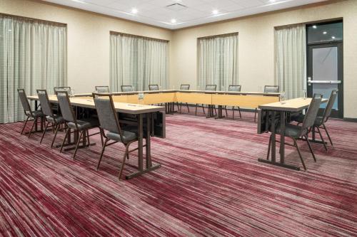 Courtyard by Marriott Houston Northeast - image 8