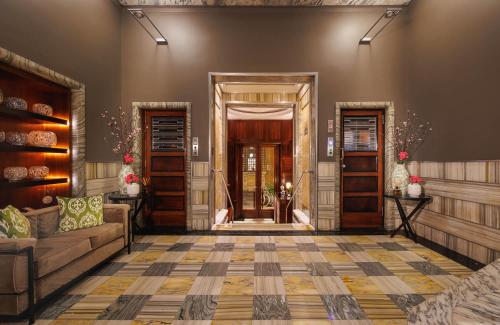 Singer Palace Hotel