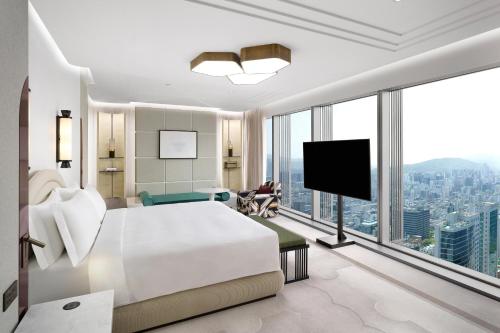 Masters Junior King Suite with City View