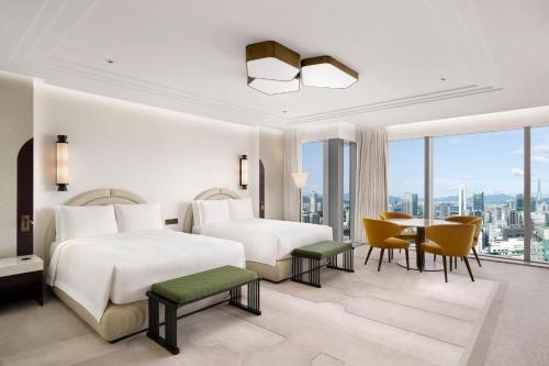 Masters Queen Suite Room with Two Queen Beds and City View