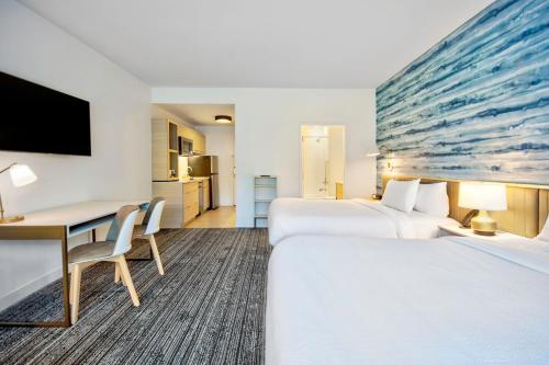 2 queen beds