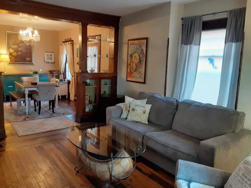 Spacious 5BR Home in Downtown Historic District in Vistula (IN)