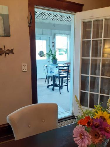 Iekārtas, Spacious 5BR Home in Downtown Historic District in Vistula (IN)