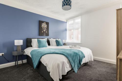 Picture of Curzon Apartment - Large 3 Bedroom Apartment Ideal For Large Families And Contractors Free Parking &