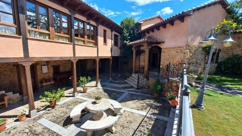  Palacio del Conde de Rebolledo, Villaviciosa de la Ribera bei Piedrasecha