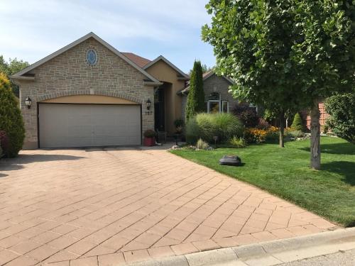 Cozy Luxury on the Thames in Ontario!