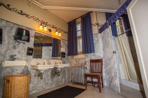 McMenamins Grand Lodge - 화장실