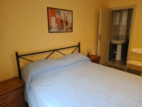 1 queen bed, 1 twin bed
