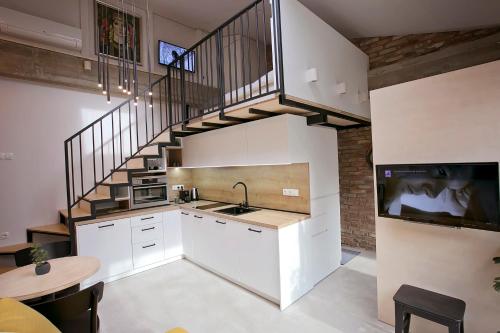 Studio 27, Warna