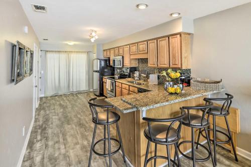 Waterfront Escape with Balcony on Shell Point Beach! in 帕金斯