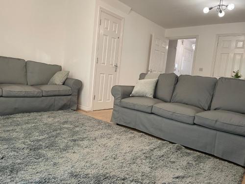 Large Bed in a luxuriously furnished Guests-Only home, Own Bathroom, Free WiFi, West Thurrock