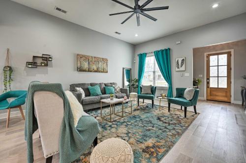 Chic Memphis Home with Deck about 2 Mi to Dtwn! in Memphis, USA