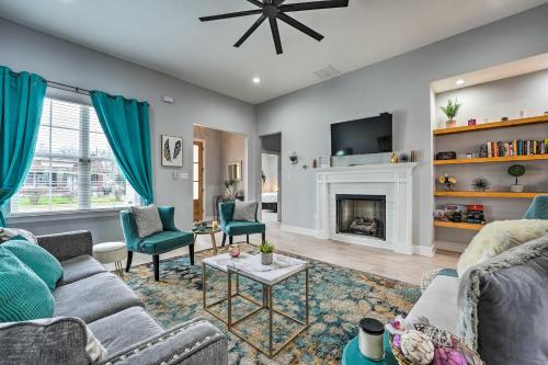 Chic Memphis Home with Deck about 2 Mi to Dtwn! in Memphis, USA