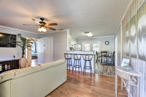 Bradenton Home with Pool and Fire Pit, 9 Mi to Beaches in Bradenton, USA