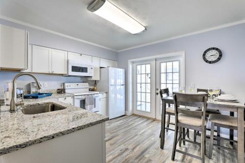 Bradenton Home with Pool and Fire Pit, 9 Mi to Beaches in Bradenton, USA