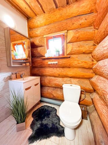 3 bedrooms, 15 beds